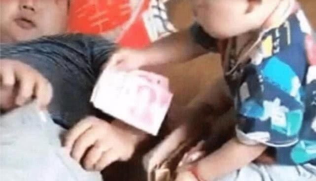 孩子|爸爸小金库被发现,孩子一手操作让人笑喷,网友妈妈派的奸细