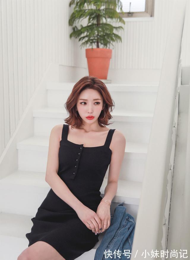 清新|黑色吊带包臀裙配高跟鞋,清新靓丽,很有女人味