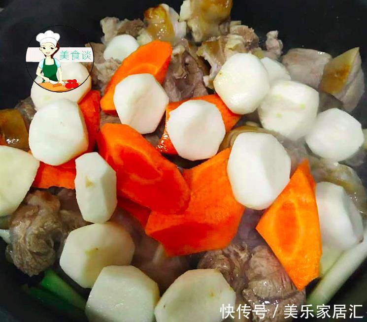 胡萝卜羊肉煲做法,多加两样食材,鲜香美味不膻,鲜香滋补又暖身