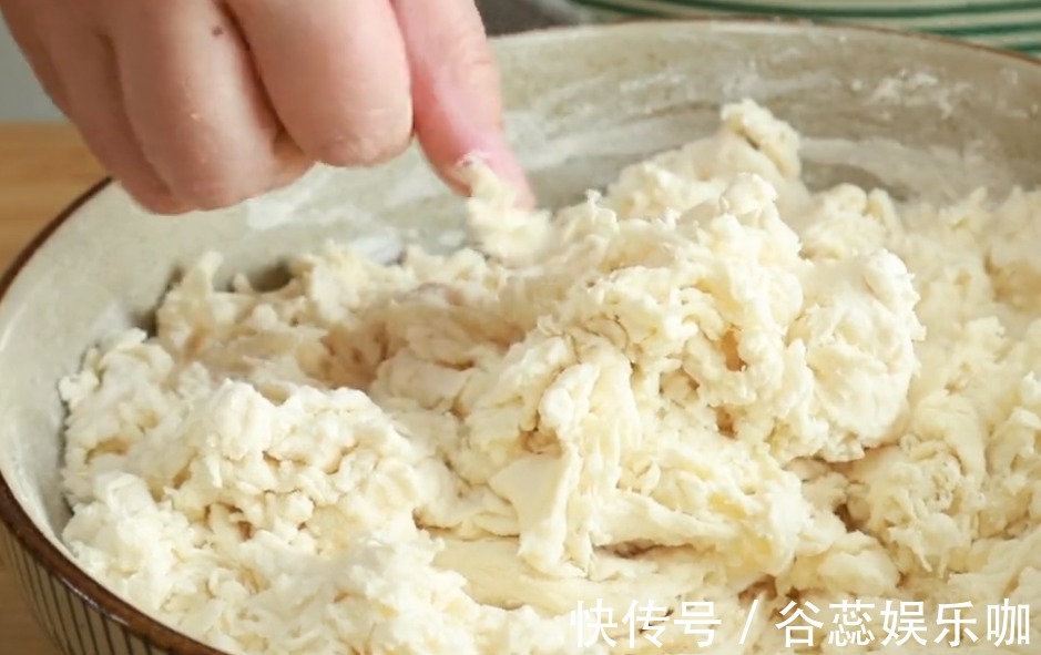 搅拌均匀|蔬菜包子翠绿不变色?掌握这个小窍门,松软鲜香,青翠不发黄