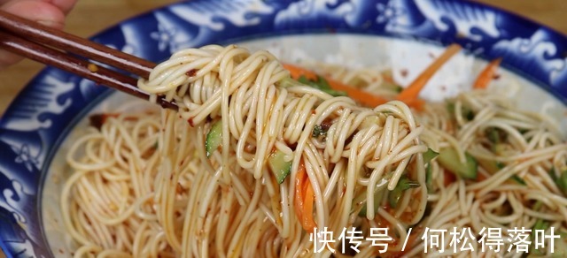 面条新吃法，吃了这么多年面条，才知道这种做法好吃，看着都香！