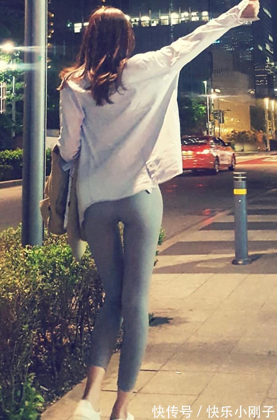 穿搭 简单的打底裤,展现了你年轻的心态,也是时尚风格的展现