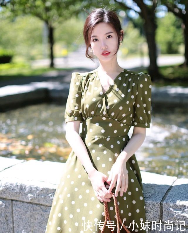 时尚博主|35岁后的女子穿什么才好看?优雅浪漫的穿搭就很精致,魅力四射