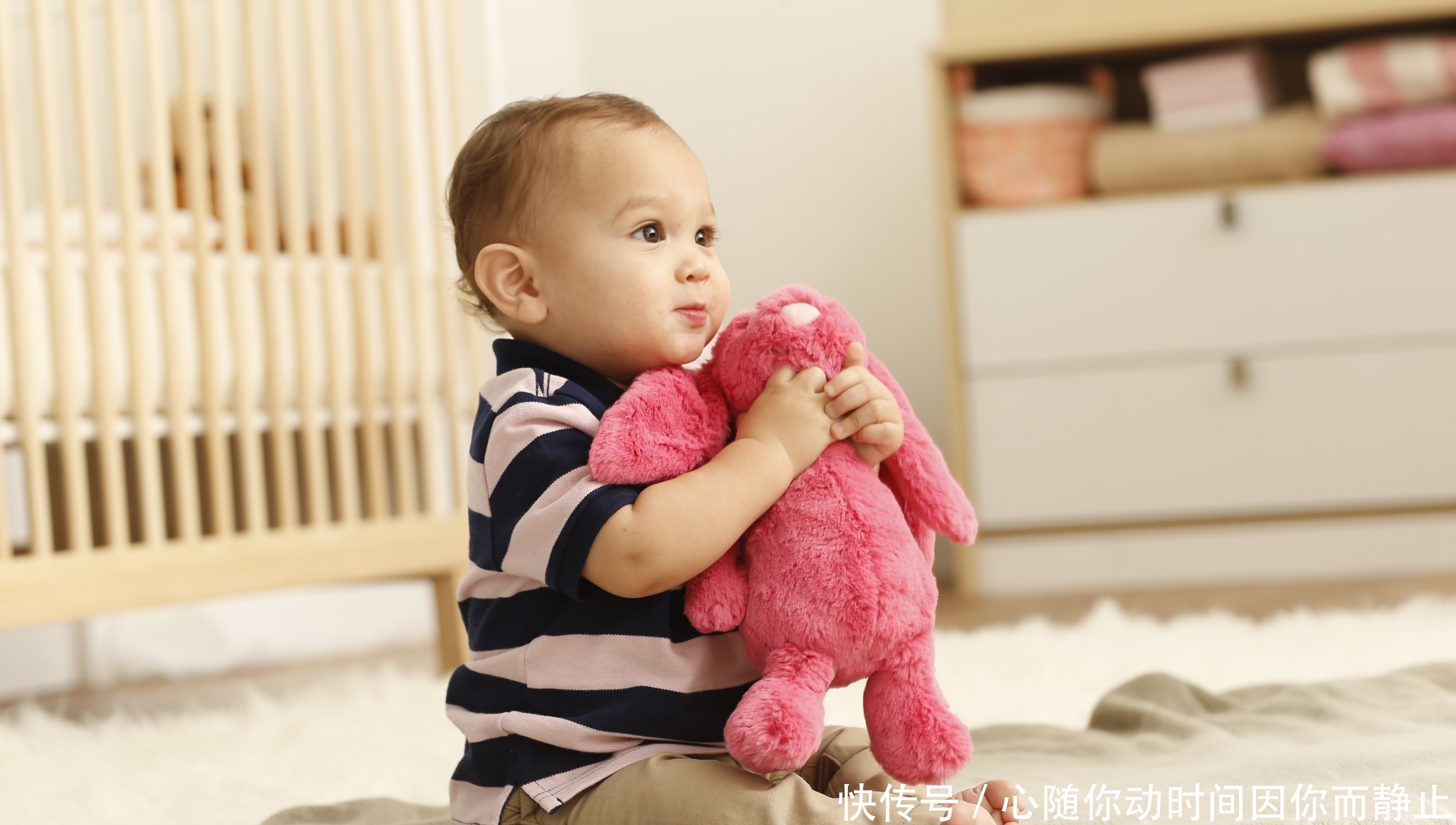 步骤|如何训练宝宝爬行?妈妈按照以下步骤来,不愁宝宝学不会