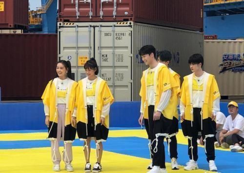 《奔跑吧》请来年纪最小的女嘉宾,看到她们的分组后,00后粉丝炸锅了