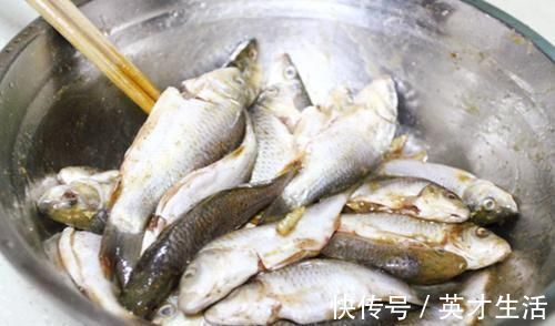 它是鱼腥的“克星”，洗鱼时加一点，保证鱼肉鲜嫩无腥味，特香