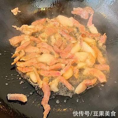 据说这个时候吃酸豆角炒肉,是最好的