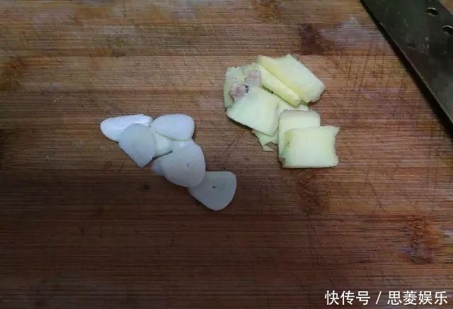 辣子鸡最好吃的做法,大厨教你在家做出来,越吃越上瘾收藏了