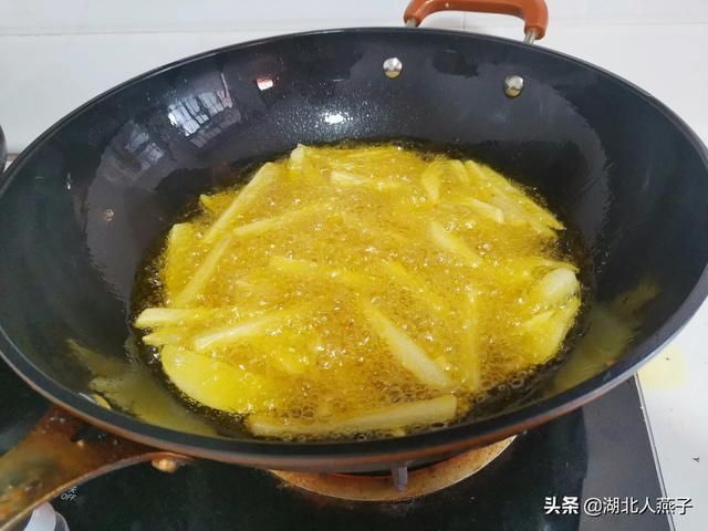  一妙|炸薯条时，土豆最忌焯水后就炸！教您一妙招，薯条香脆不发软