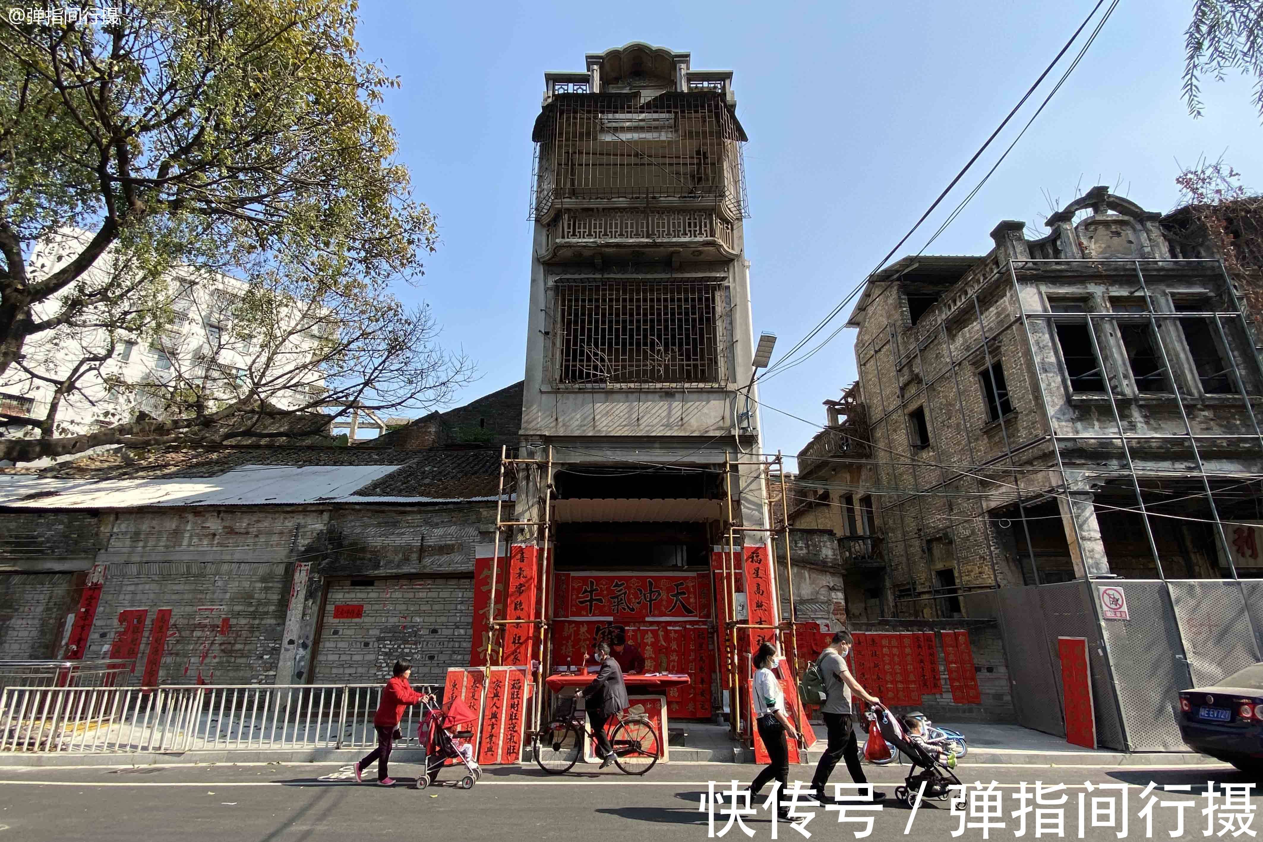 春联&佛山最有年味的老街,百米街道挂满春联,组合体书法外地人难看懂