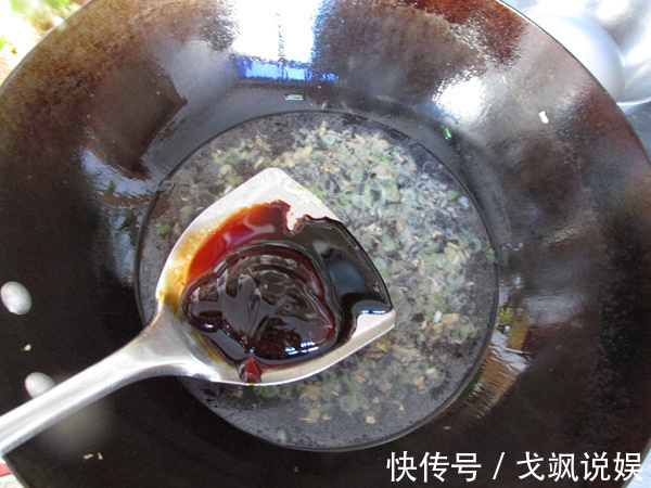 在家这样做狮子头,肉质鲜嫩有营养,隔三差五做,简单易学又下饭