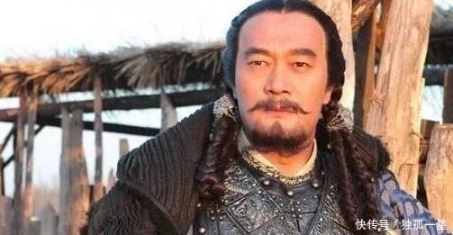 皇帝派人在宰相衣服上烫个洞,次年看到洞还在,立刻下令打开库房!