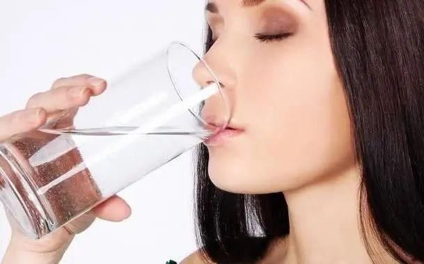  增加|尿酸高的人，多注意，4件事最好一个不要做，是痛风的“加速器”