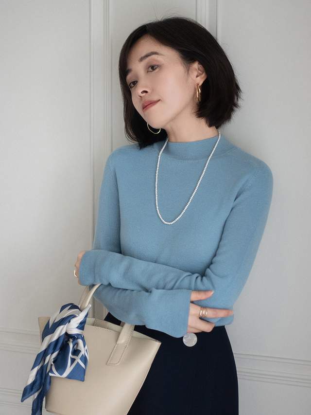 穿搭|女生博主的穿搭指南,毛衣搭配卡其色直筒裤高级洋气,简约优雅