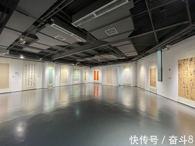 新冠肺炎#“墨海弄潮——新时期河南书法四十年巡展”(成都站)在文轩美术馆开幕