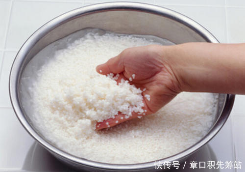 毛巾用久又臭又滑,保姆用这招清洗一遍,洗完干净得跟新买的一样