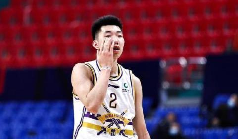 许钟豪|CBA惩罚最大争议,姚明严惩许钟豪,广东男篮4位球员却安然无恙