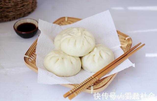 面团|蒸包子时,记得不要只加酵母,面里加2样,包子又白又软又香又甜