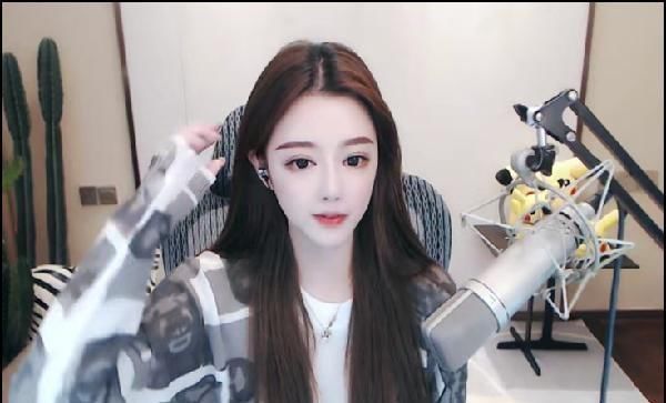 大冷门!哆哆数秒淘汰大哥狂刷 两大超级电母综合组对刚1445万票