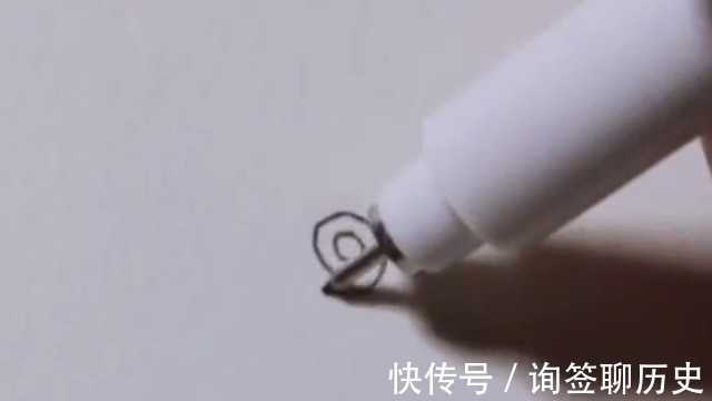 天才&美术天才就是不一样,画画都是不走寻常路,是王者没错了