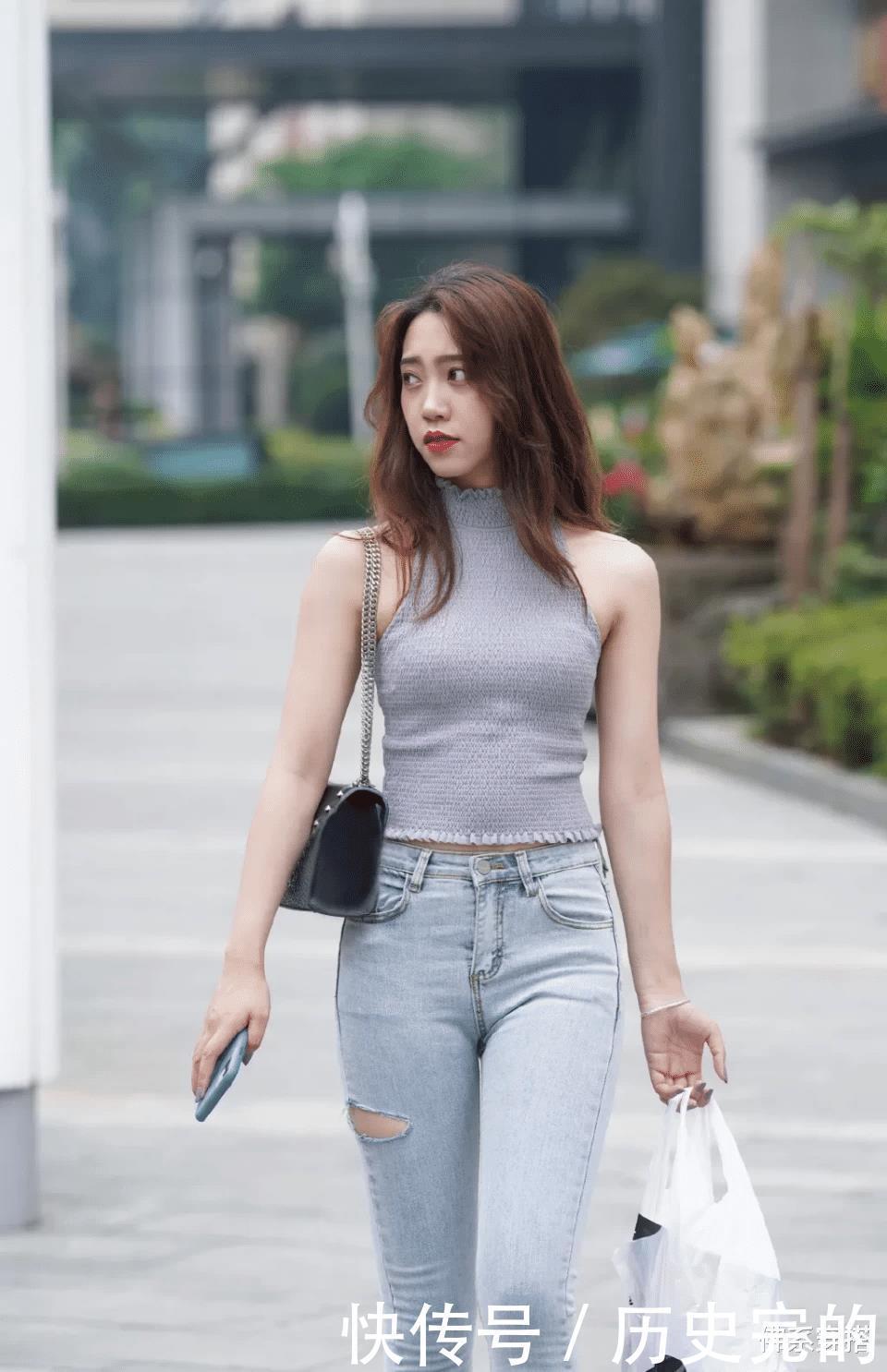 牛仔裤休闲减龄又优雅,自信而时尚