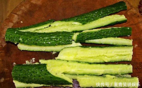 入味|凉拌黄瓜这样吃,教你搭配这两样菜,营养美味很入味,一盘不够吃