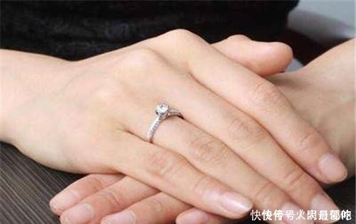 尾戒|戒指戴在不同的手指都有独特意义,告诉其中的意思,别戴错!