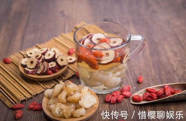 枸杞+|枸杞泡水搭5样,润肺护肝,养生效果可翻倍!秋冬喝正合适