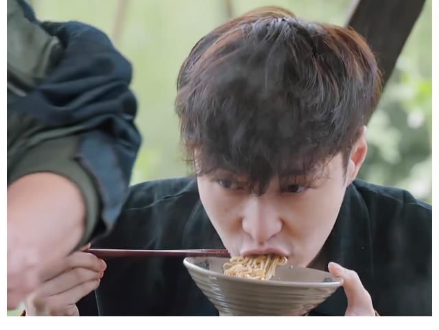 蘑菇|黄磊的“葱油拌面”能申请吉尼斯？看到张艺兴的剩饭，瞬间明白了