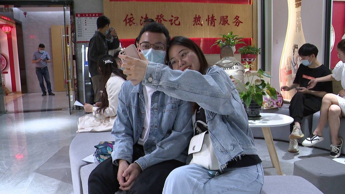 结婚证|美滋滋甜蜜蜜!“520”结婚登记,现场简直甜齁了……