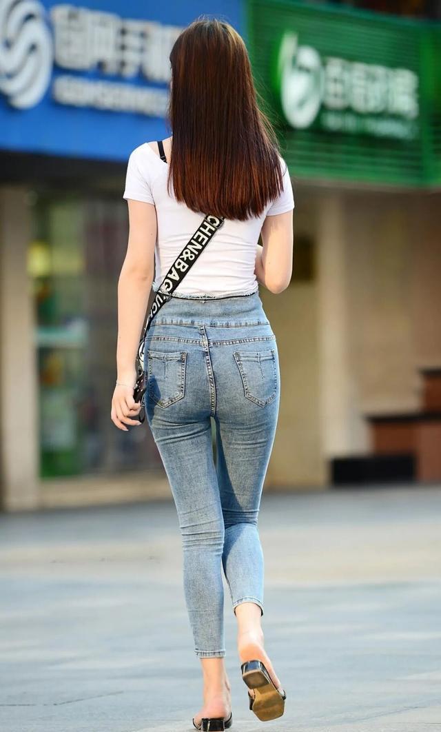 微胖|微胖女性的穿搭, 还是要以“高腰裤”为主, 才不会让你“栽跟头”