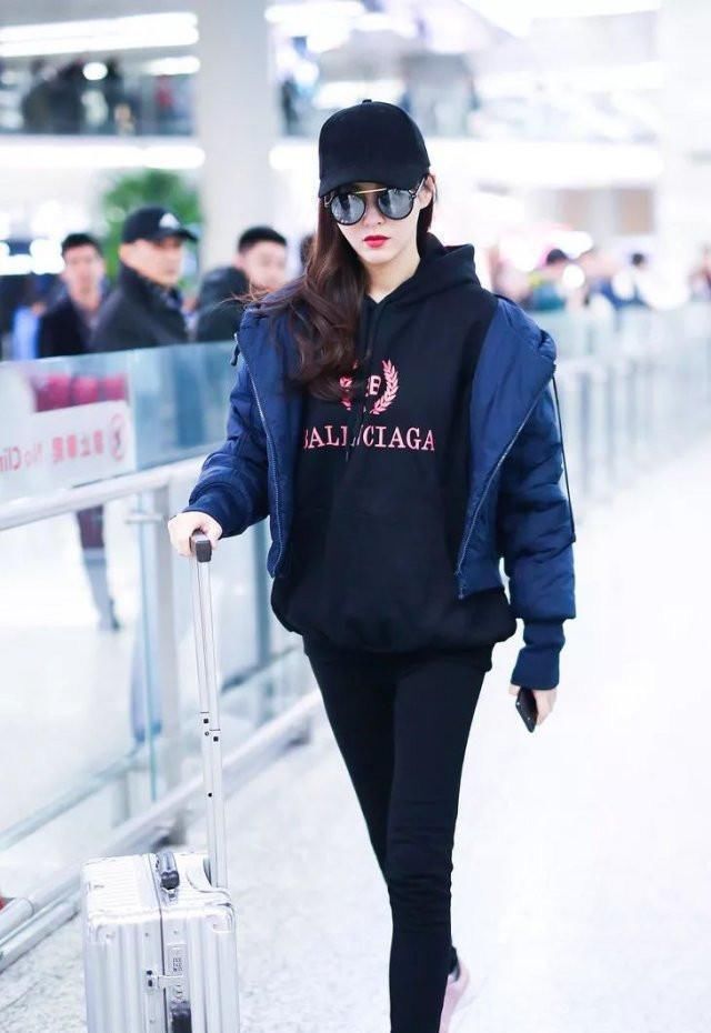 色初恋|小白鞋已经彻底失宠了,今年最流行的是这款“初恋鞋”,百搭减龄