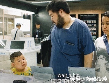 手机|爸妈带孩子买平板,服务员:请7年后来取货!孩子的眼神让人深思