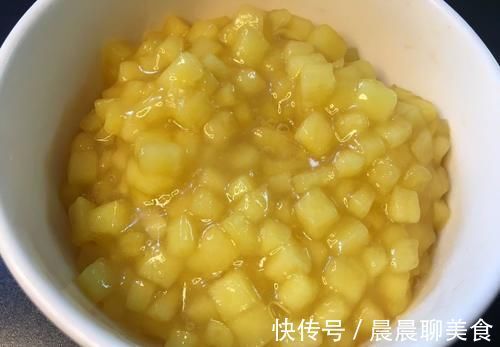 剩下的饺子皮别扔了，简单一做，酥到掉渣，简单营养又美味