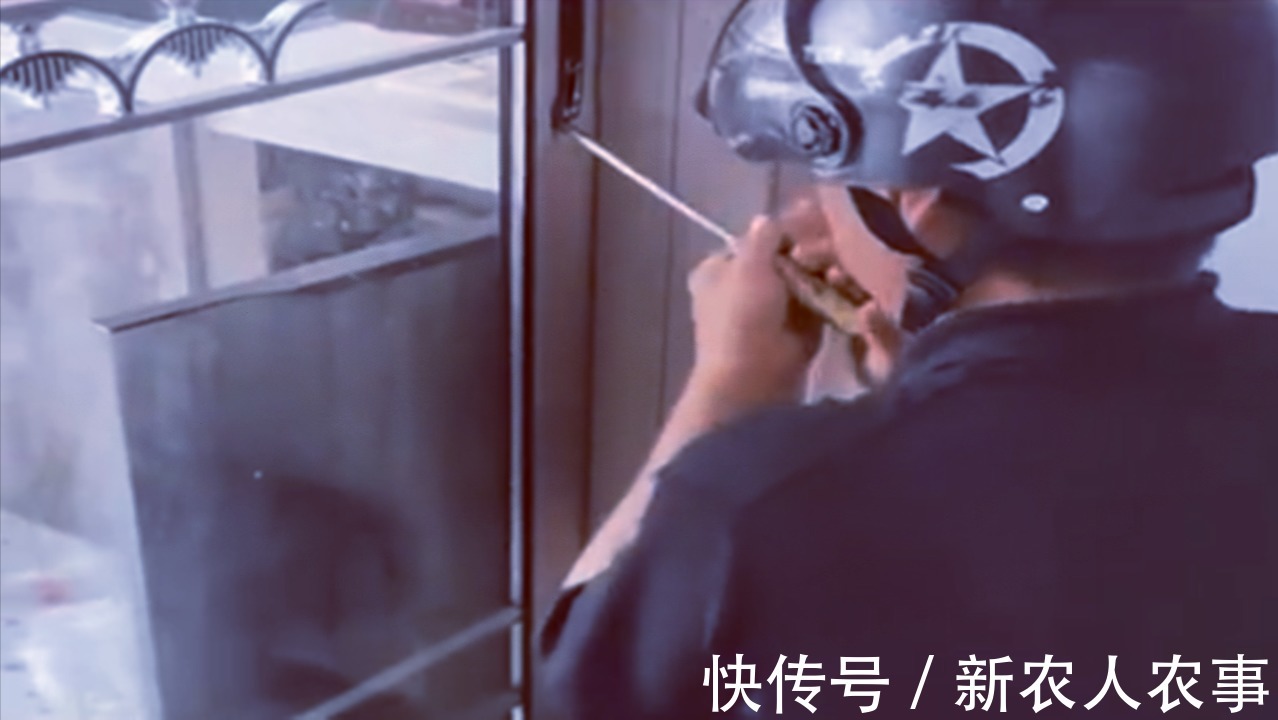 为人父母|陕西一萌娃玩出了新高度,把自己反锁在厨房,做了啥让妈妈崩溃?