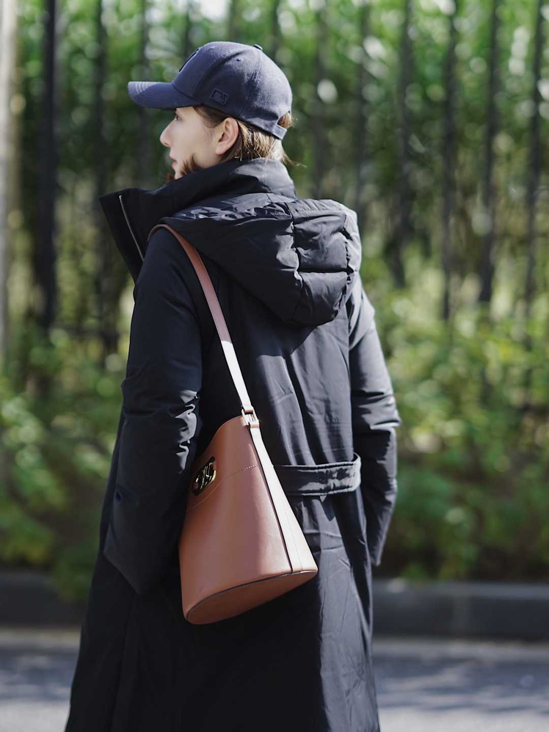 棕色|羽绒服也能穿出高级感,搭配上裤子温暖时髦,让你显得又酷又美