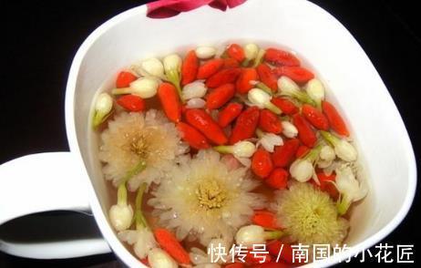 山楂|学会菊花泡水的搭配，坚持喝，男人越喝越强壮，女人越喝越漂亮