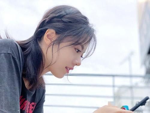 女孩脸上有这5种“美人线”，小时候再丑也不怕，女大定会十八变