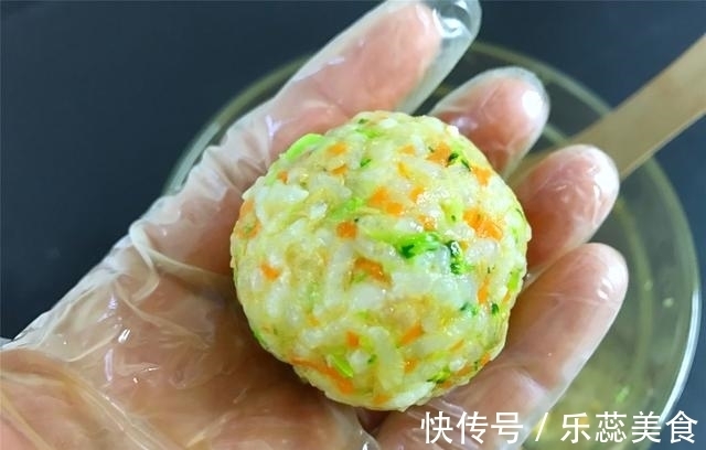 胡萝卜|剩米饭新吃法，如此做，孩子三天两头就想吃，连吃3个才过瘾！