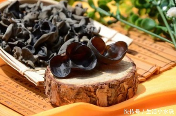 泡木耳，不要直接用清水泡，多加1样，3分钟就能泡发，既快还干净