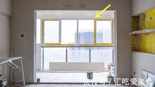 吊顶|阳台不吊顶，却让师傅走圈石膏线：空间拔高5公分，关键还不费钱