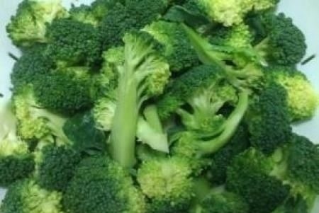 西兰花焯水后，需要过凉水吗？大厨：10人做9人错，难怪口感差