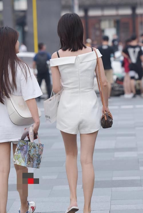 成熟端庄大姐姐，散发着令人无法抗拒的迷人气息