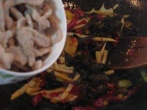  好吃到爆的鱼香肉丝，家常菜中的经典菜品，人人都爱吃