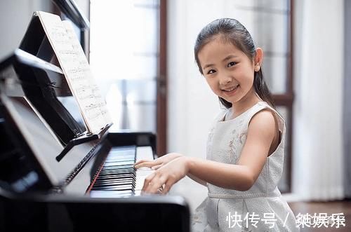 插图@学生课本涂鸦火了,美术老师乐开了花,语文老师:还是作业留得少