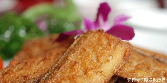 大厨|煎带鱼有人裹面粉，有人裹淀粉，大厨：都不对教你最香方法