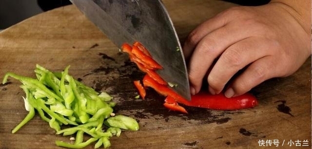 肉丝|肉丝炒面最好吃的做法,简单几步,5分钟就出锅,比饭店的还好吃