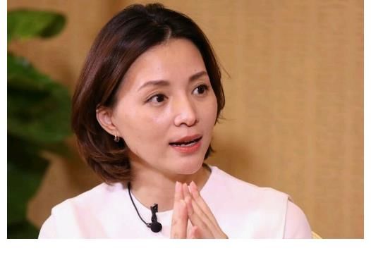 龙洋|当红央视一姐，董卿为何连续四年缺席春晚，究竟是什么样的原因？