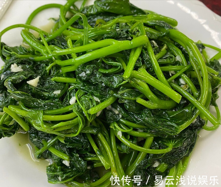 红薯|炒红薯叶，不能直接下锅炒，教你一招，红薯叶香嫩爽口，不发黑