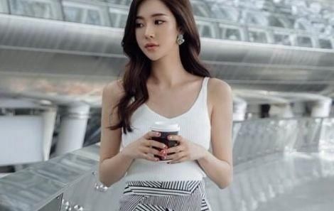 小姐姐 时尚显身材的吊带,搭配长裙, 展现美好女性魅力!